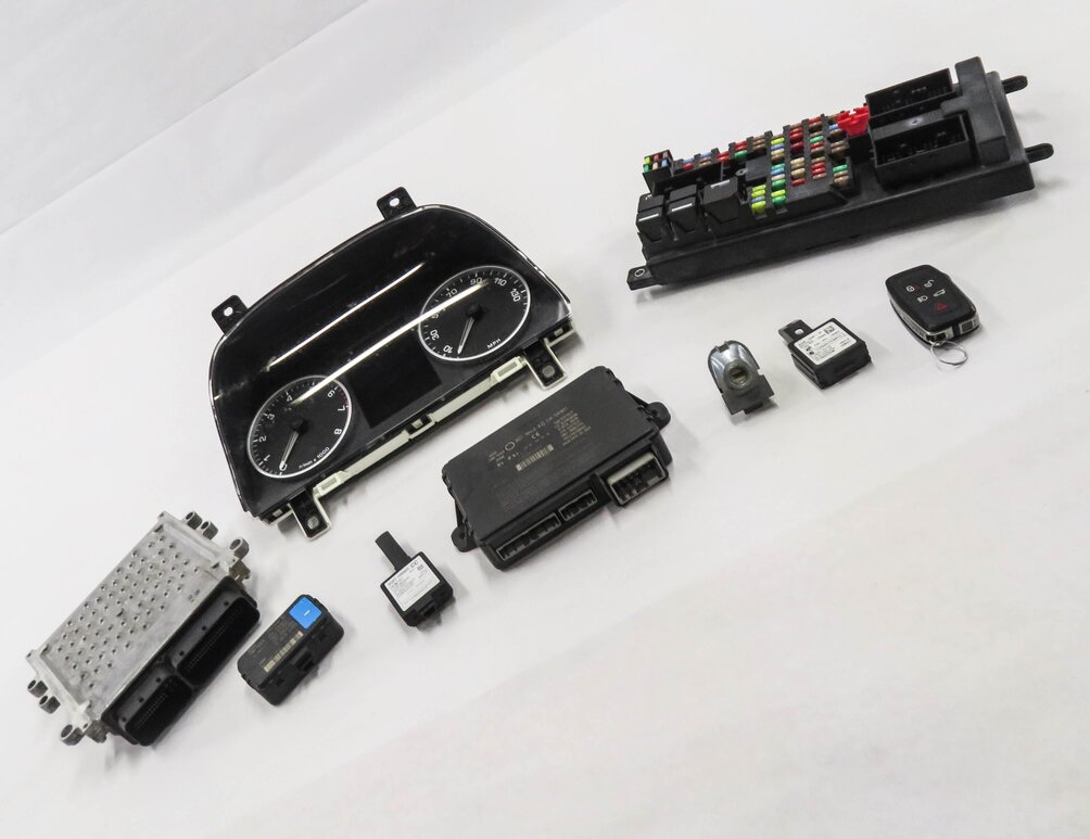 Thumbnail 3: 2011 RANGE ROVER SPORT (L320) 5.0L AJ133 ENGINE ECM IMMOBILIZER MODULE KEY SET