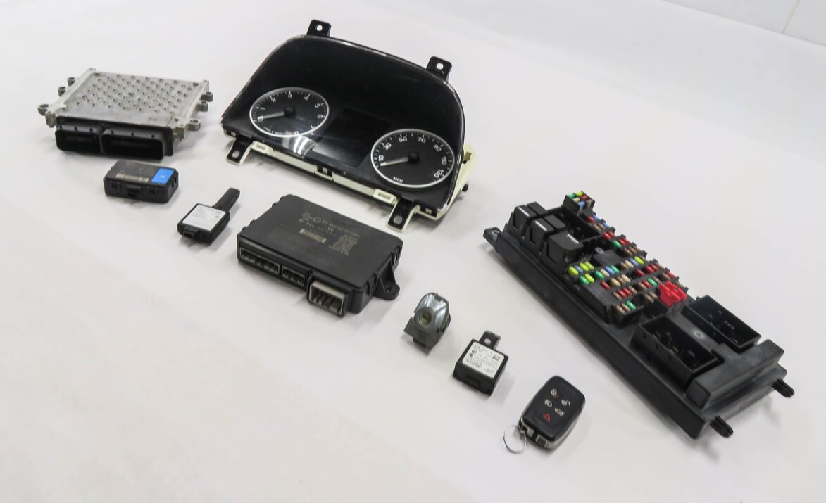 Thumbnail 4: 2011 RANGE ROVER SPORT (L320) 5.0L AJ133 ENGINE ECM IMMOBILIZER MODULE KEY SET
