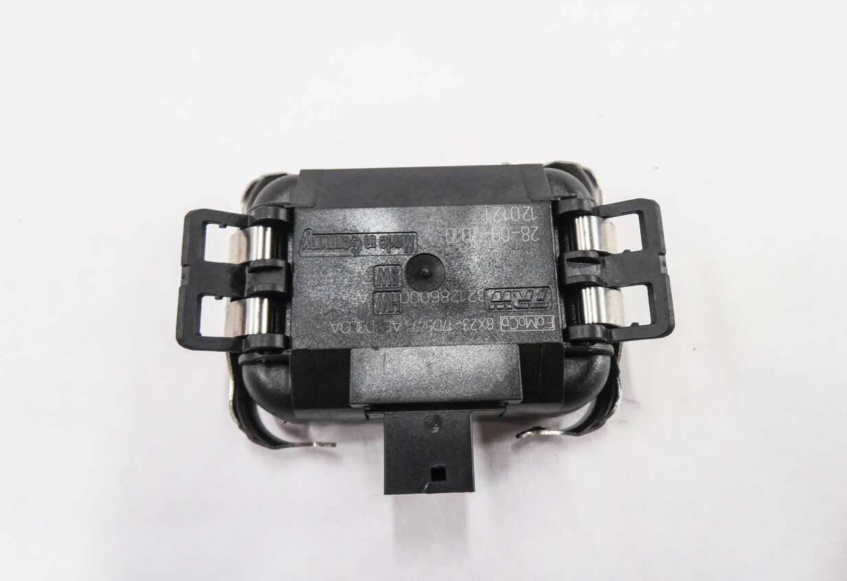 Thumbnail 2: 2010-2016 LR2 LR4 RANGE ROVER SPORT (L320 L322) WINDSHIELD WIPER RAIN SENSOR