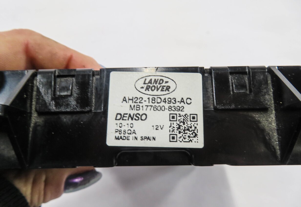 Thumbnail 4: 2010-2011 RANGE ROVER SPORT (L320) TEMPERATURE HEATER A/C CANBUS CONTROL MODULE