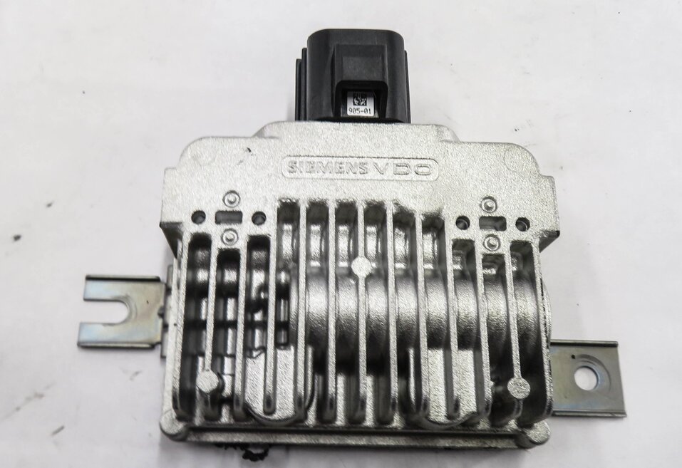 Thumbnail 2: 2010-2015 LR2 LR4 EVOQUE RANGE ROVER SPORT (L320 L538) FUEL PUMP CONTROL MODULE