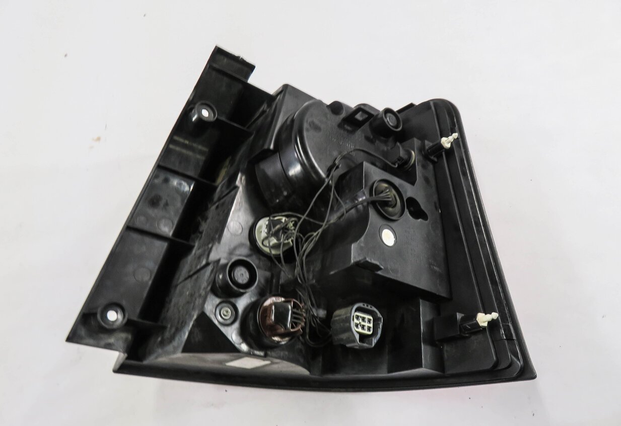 Thumbnail 5: 2010-2011 RANGE ROVER SPORT (L320) LEFT DRIVER TAILLIGHT BRAKE LIGHT LAMP