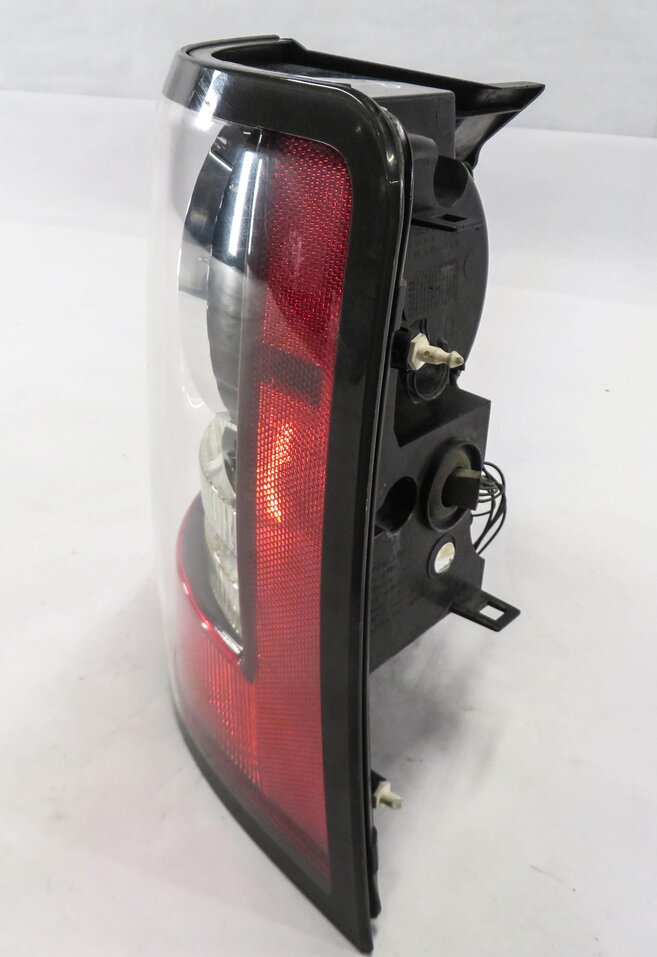 Thumbnail 4: 2010-2011 RANGE ROVER SPORT (L320) RIGHT PASSENGER TAILLIGHT BRAKE LIGHT LAMP