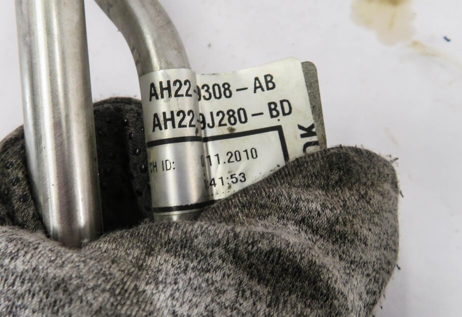 Thumbnail 5: 2011 RANGE ROVER SPORT (L320) 5.0L AJ133 V8 ENGINE FUEL FEED VAPOR LINE PIPE