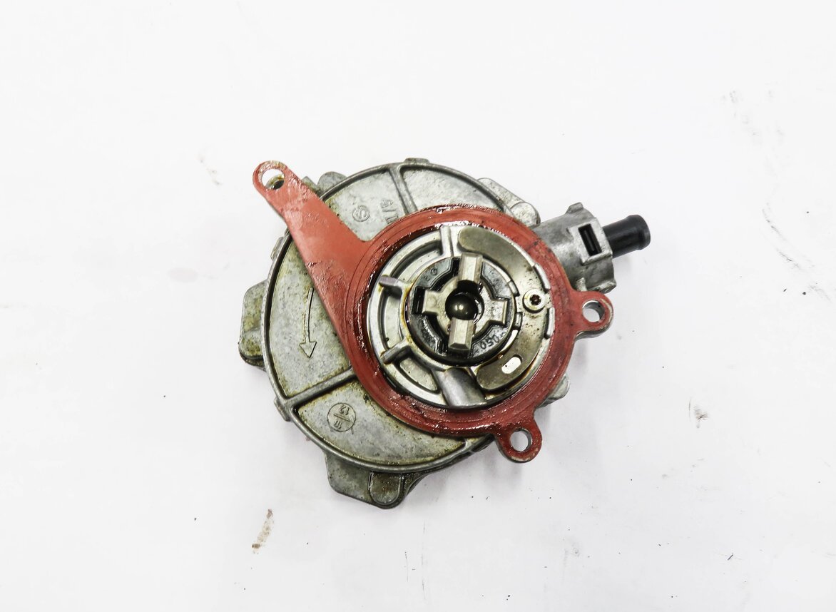 Thumbnail 2: 2012-2017 AUDI A6 A7 Q5 S4 S6 RQ5 TOUAREG - 3.0L ENGINE BRAKE VACUUM PUMP