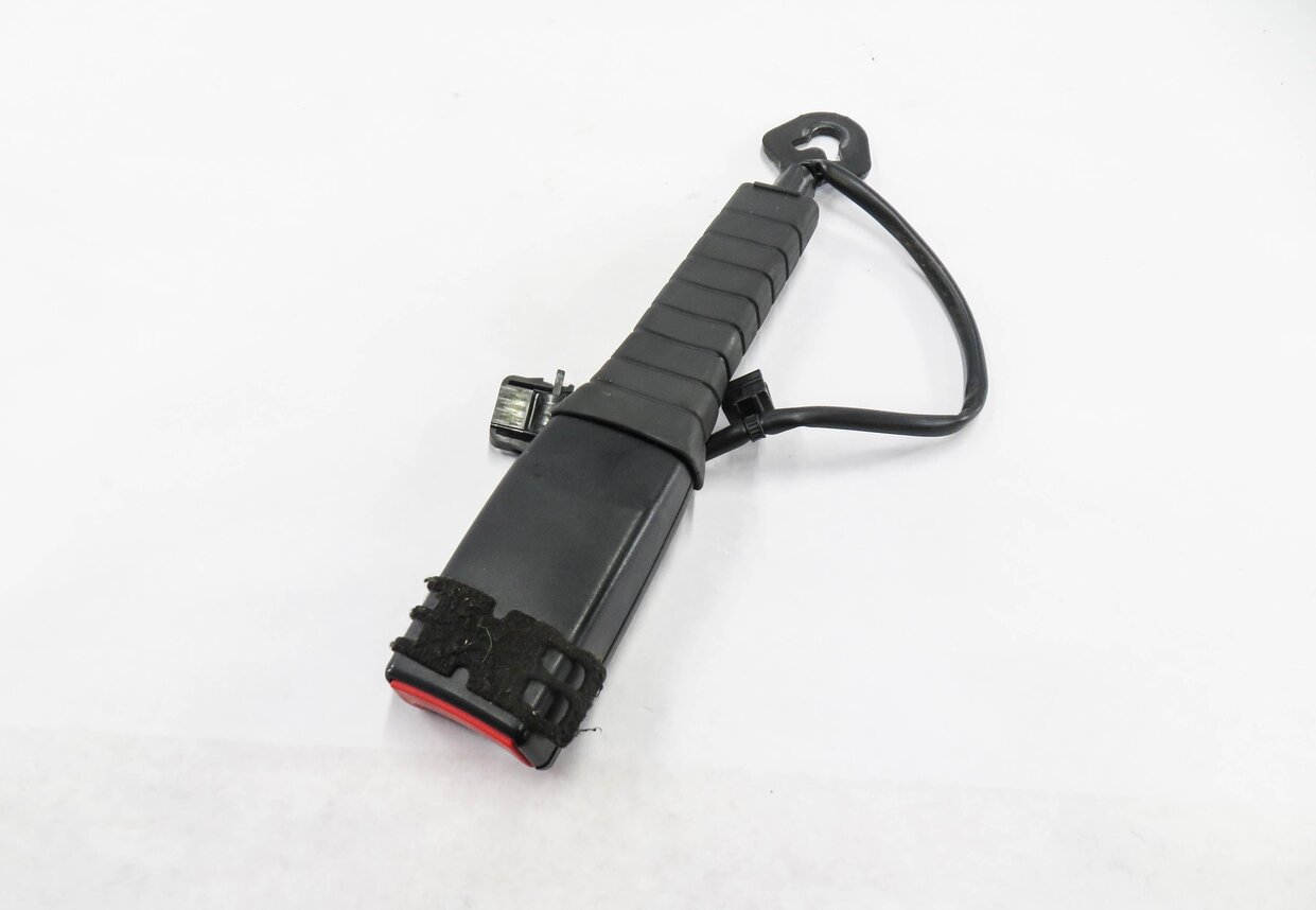 Thumbnail 2: 2009-2017 AUDI A4 A5 S4 S5 RS5 (B8 8K 8T) RIGHT FRONT SEATBELT BUCKLE RECEIVER