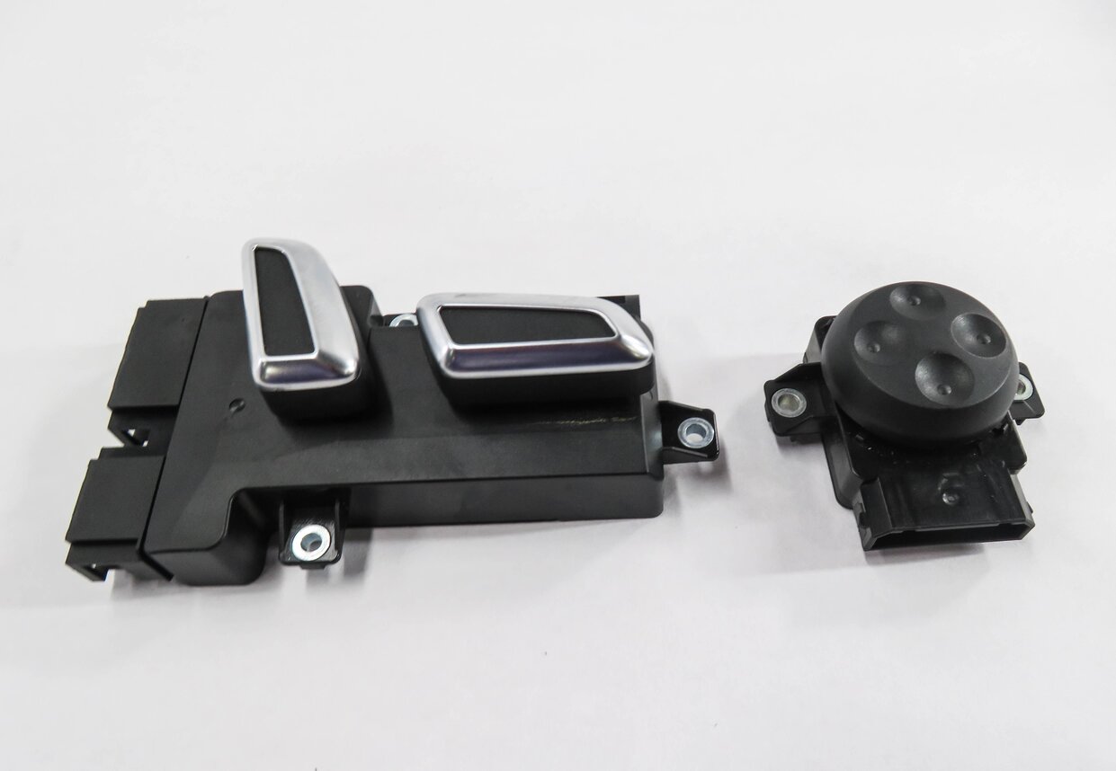 Thumbnail 2: 2013 AUDI S4 (B8 8K) RIGHT FRONT PASSENGER SEAT ADJUSTMENT SWITCH