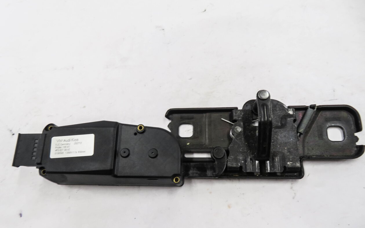 Thumbnail 3: 2013 AUDI Q5 (B8 8R) REAR TRUNK LOCK LATCH STRIKER ACTUATOR MOTOR