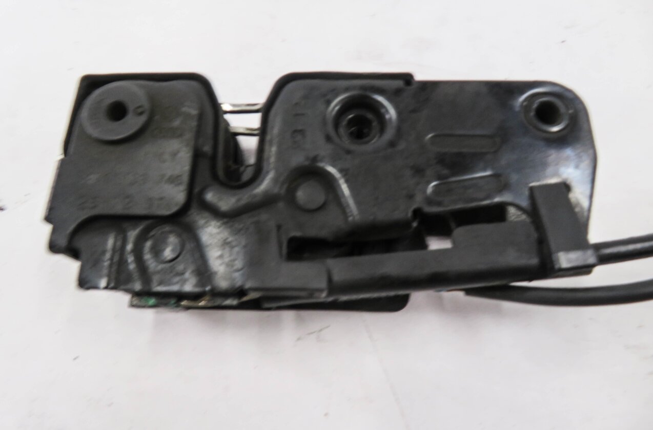Thumbnail 4: 2013 AUDI Q5 (B8 8R) FRONT LOWER HOOD LOCK LATCH