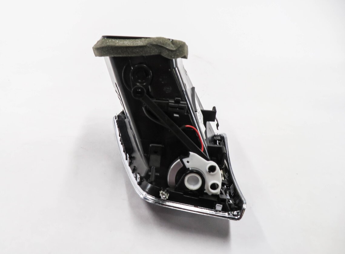 Thumbnail 4: 2013 AUDI Q5 (B8 8R) LEFT FRONT DRIVER DASH HEATER A/C AIR VENT (CHROME)