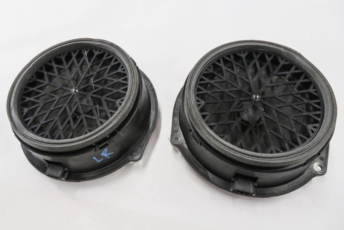 Thumbnail 3: 2013 AUDI Q5 (B8 8R) STEREO BANG & OLUSEN SUB SUBWOOFER TWEETER SPEAKER SET