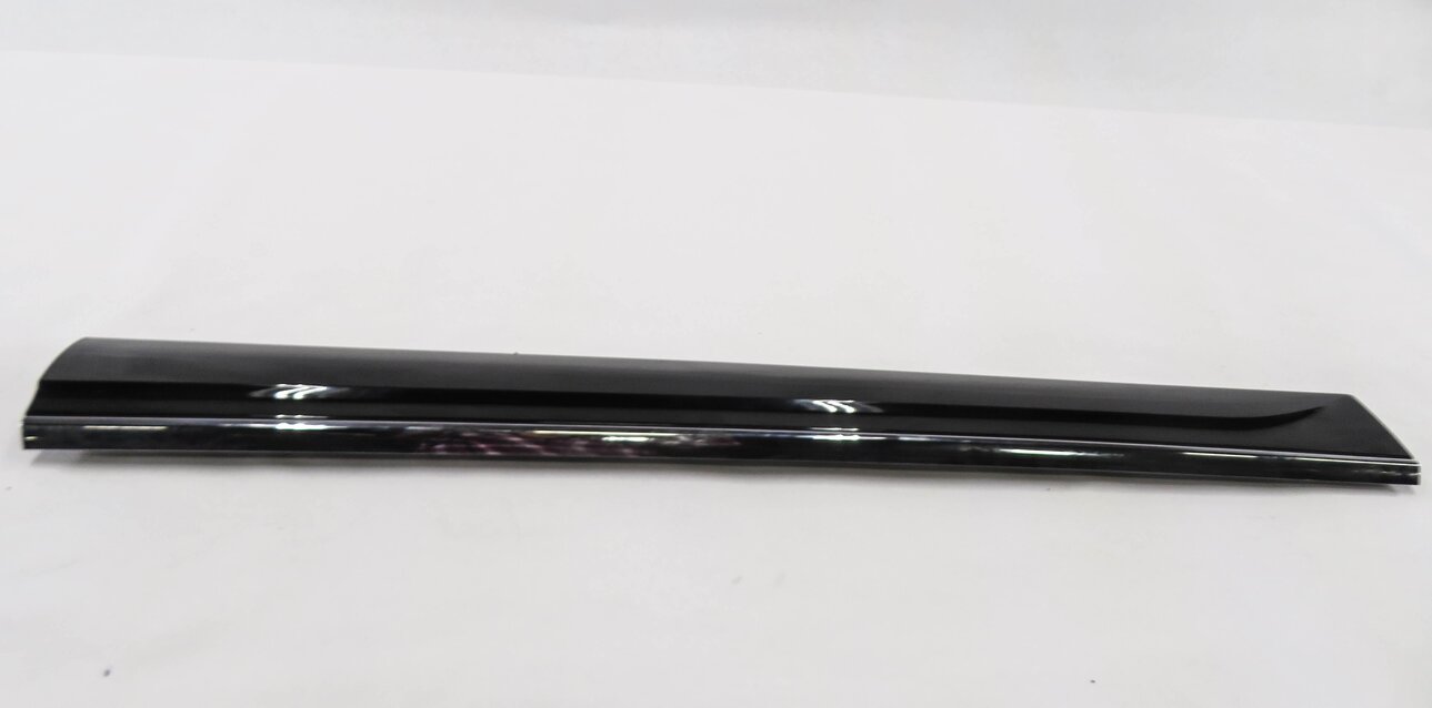 Thumbnail 1: 2013 AUDI Q5 (B8 8R) LEFT FRONT DRIVER DOOR LOWER MOULDING TRIM (BRILLANT BLACK)