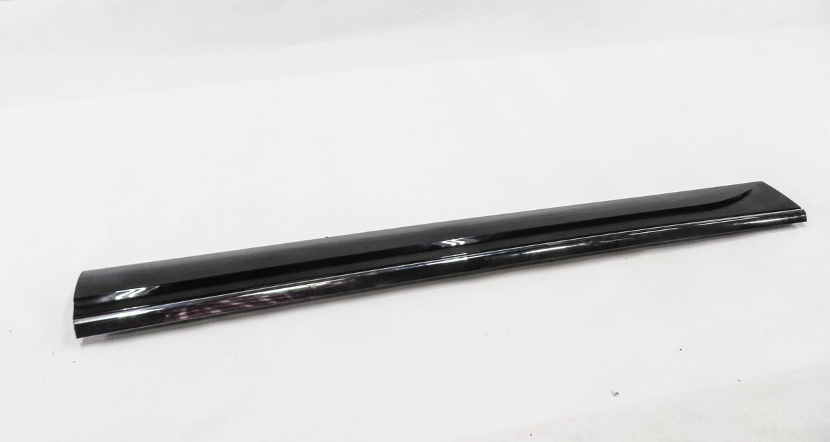 Thumbnail 2: 2013 AUDI Q5 (B8 8R) LEFT FRONT DRIVER DOOR LOWER MOULDING TRIM (BRILLANT BLACK)