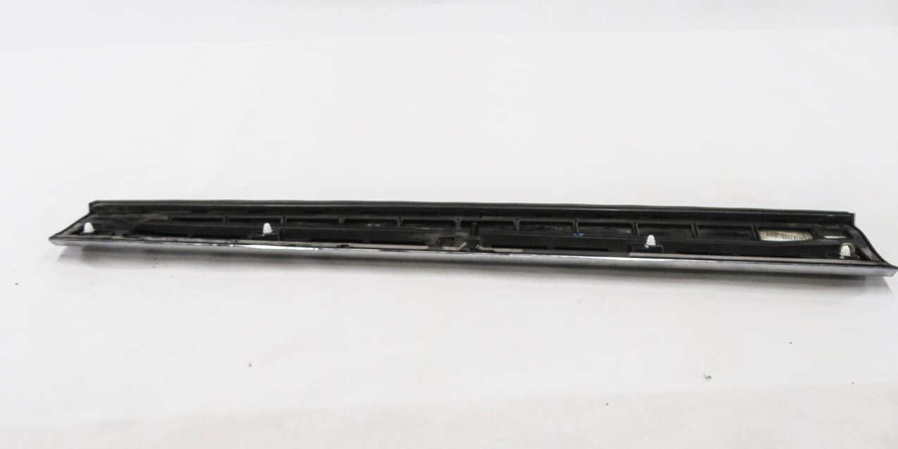 Thumbnail 3: 2013 AUDI Q5 (B8 8R) LEFT FRONT DRIVER DOOR LOWER MOULDING TRIM (BRILLANT BLACK)