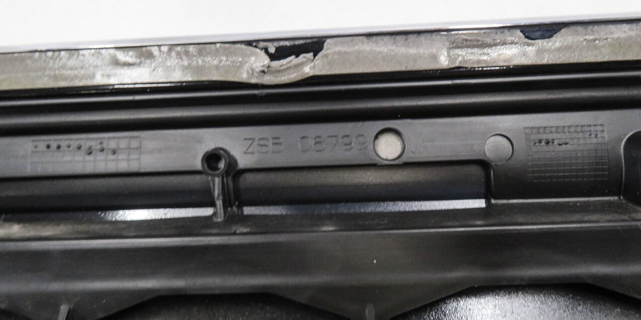 Thumbnail 5: 2013 AUDI Q5 (B8 8R) LEFT FRONT DRIVER DOOR LOWER MOULDING TRIM (BRILLANT BLACK)