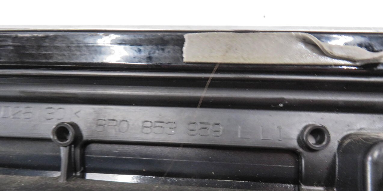 Thumbnail 6: 2013 AUDI Q5 (B8 8R) LEFT FRONT DRIVER DOOR LOWER MOULDING TRIM (BRILLANT BLACK)