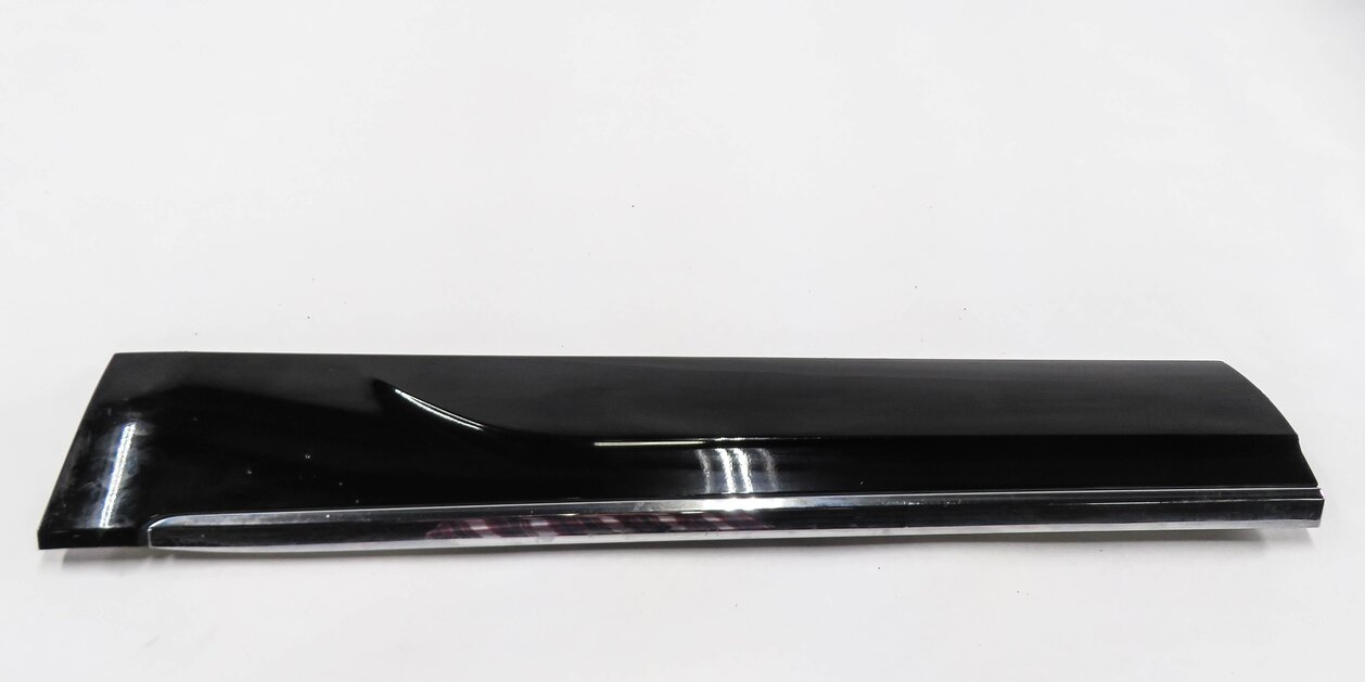Thumbnail 2: 2013 AUDI Q5 (B8 8R) LEFT REAR DOOR LOWER MOULDING TRIM (BRILLANT BLACK)