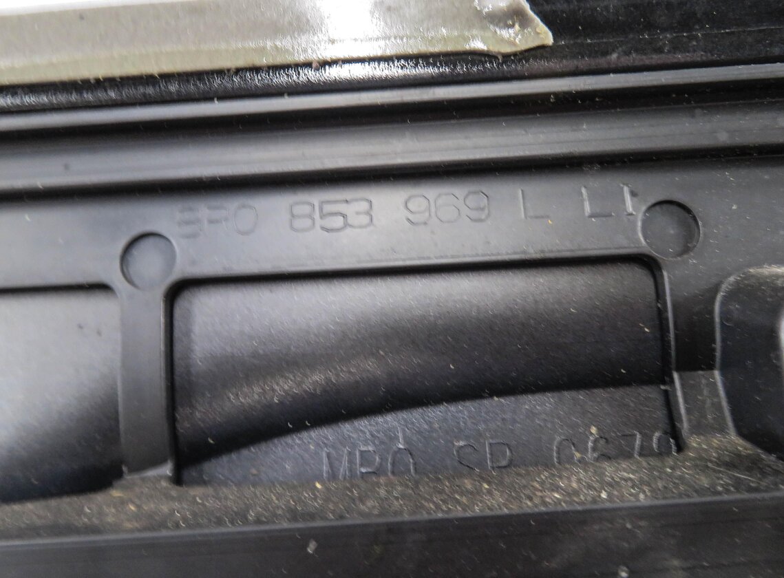 Thumbnail 5: 2013 AUDI Q5 (B8 8R) LEFT REAR DOOR LOWER MOULDING TRIM (BRILLANT BLACK)