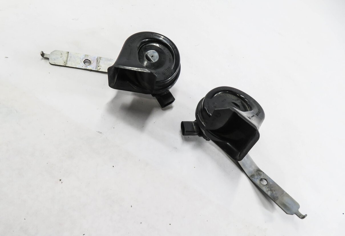 2010-2014 BMW X5 X6 (E70 E71) HIGH & LOW TONE SAFETY HORN SET