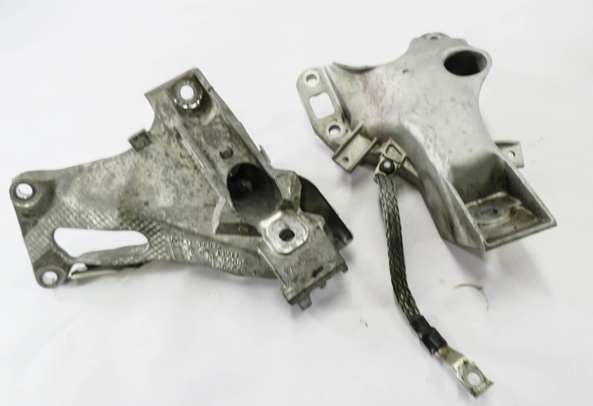 2012 BMW X5 (E70) 3.0L N55 TURBO ENGINE - LEFT & RIGHT MOTOR MOUNT BRACKET SET