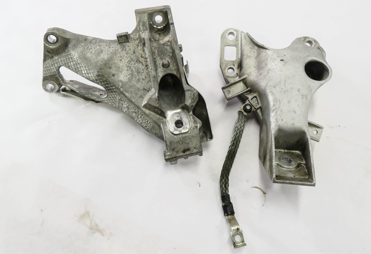 Thumbnail 2: 2012 BMW X5 (E70) 3.0L N55 TURBO ENGINE - LEFT & RIGHT MOTOR MOUNT BRACKET SET