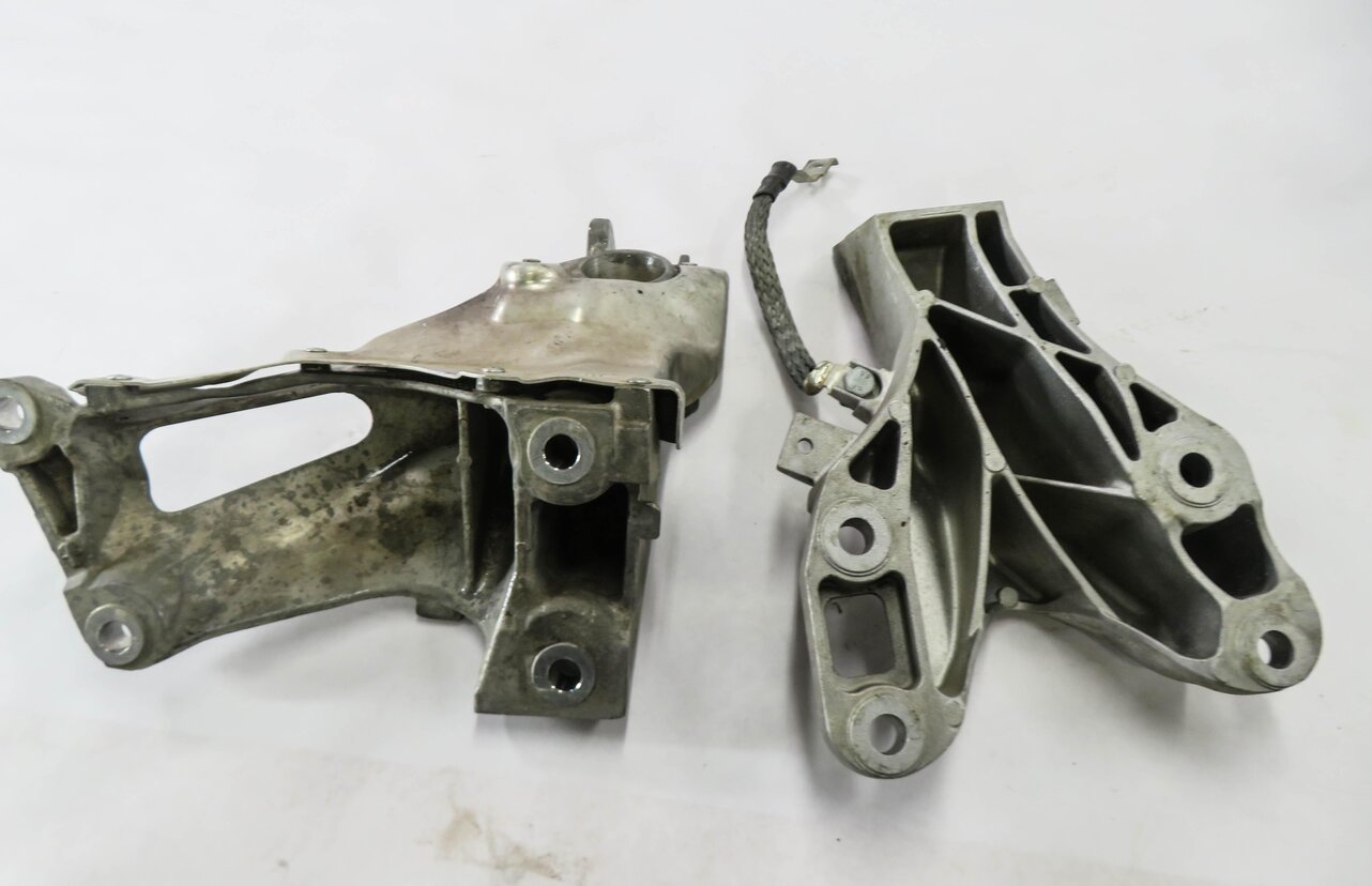 Thumbnail 3: 2012 BMW X5 (E70) 3.0L N55 TURBO ENGINE - LEFT & RIGHT MOTOR MOUNT BRACKET SET