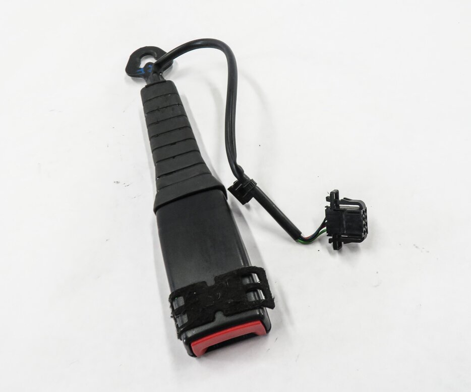 2009-2017 AUDI A4 A5 S4 S5 RS5 (B8 8K 8T) RIGHT FRONT SEATBELT BUCKLE RECEIVER
