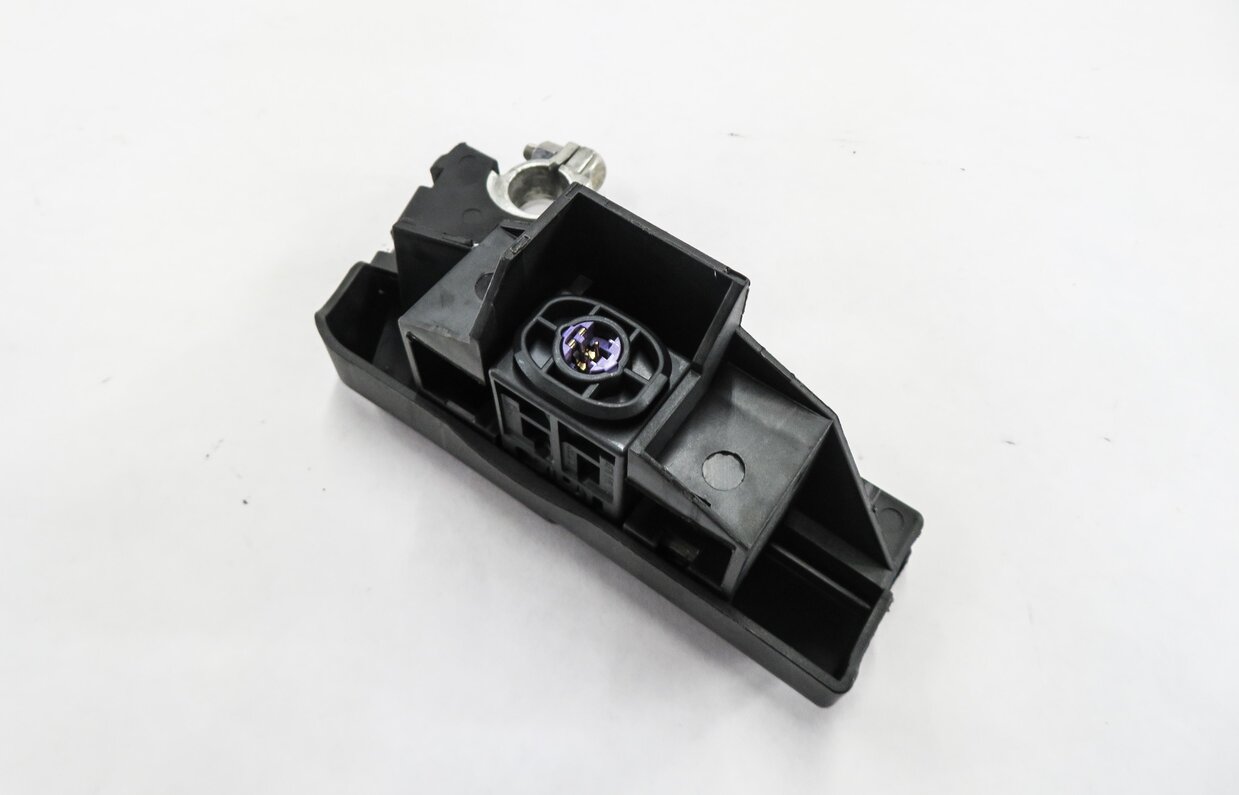 2010 AUDI S4 (B8 8K) POSITIVE BATTERY TERMINAL w/ OVERLOAD PROTECTION FUSE