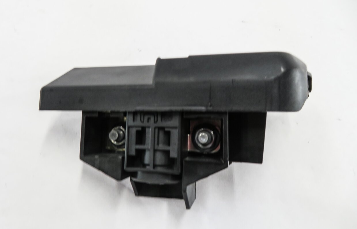 Thumbnail 3: 2010 AUDI S4 (B8 8K) POSITIVE BATTERY TERMINAL w/ OVERLOAD PROTECTION FUSE