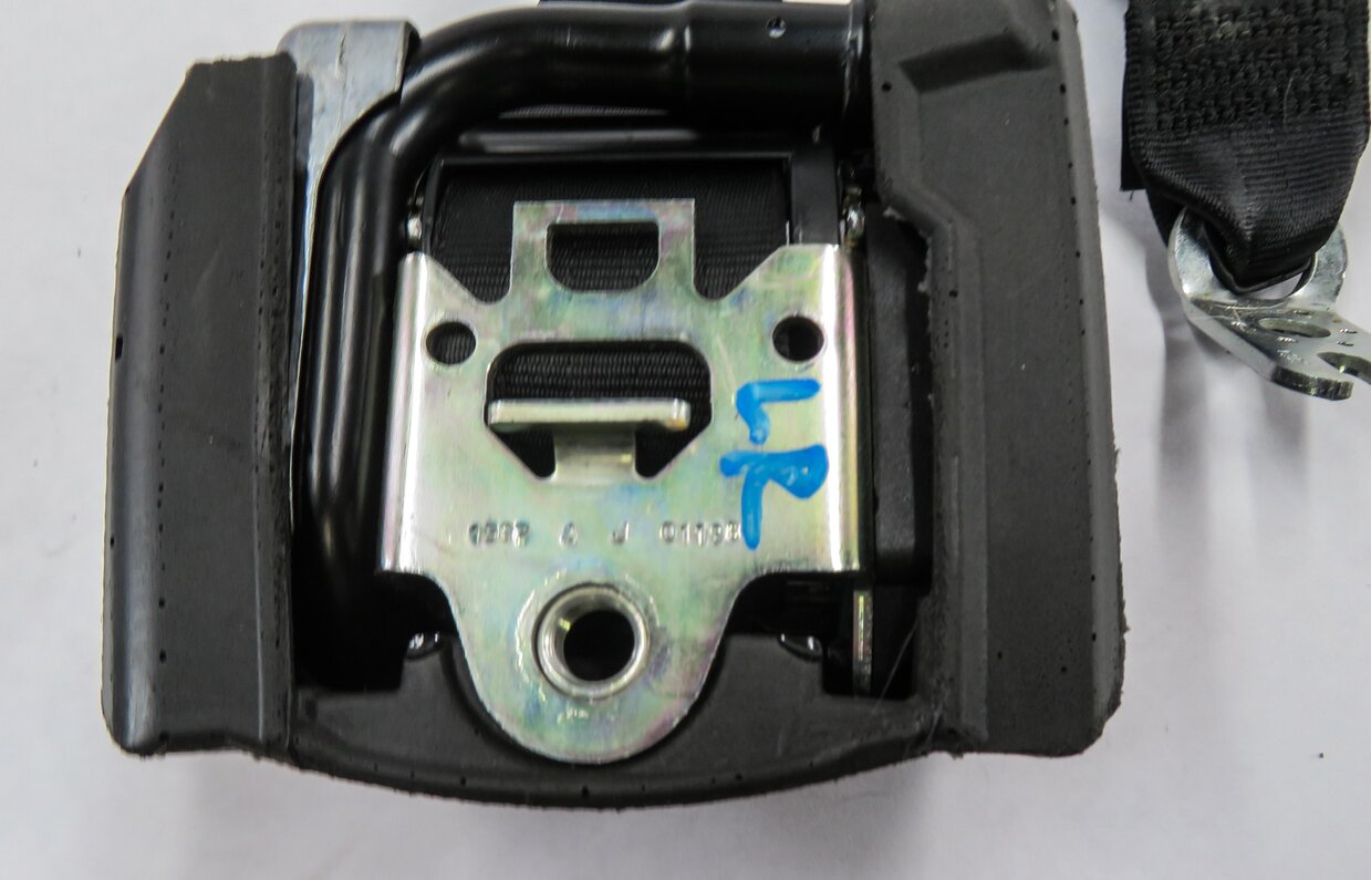 Thumbnail 4: 2010 AUDI S4 (B8 8K) LEFT REAR SEAT SEATBELT RETRACTOR (BLACK)