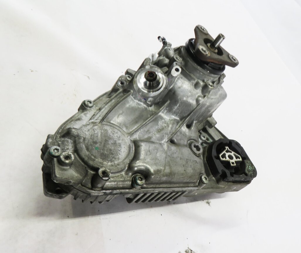 Thumbnail 2: 13-14 BMW X5 X6 (E70 E71) 3.0L N55 TURBO ENGINE - FRONT TRANSFER CASE w/o MOTOR