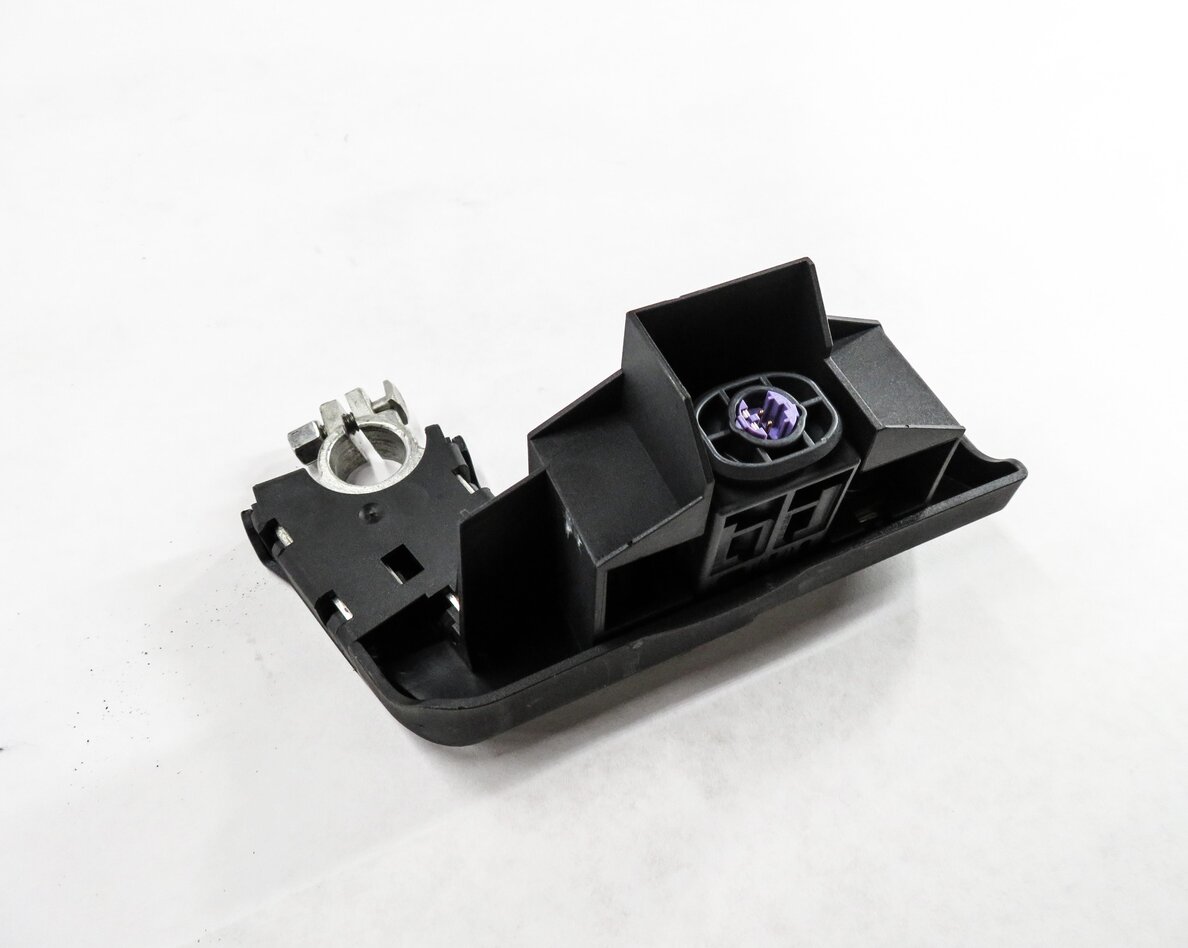 2012 AUDI A6 (C7) BATTERY TERMINAL OVERLOAD FUSE