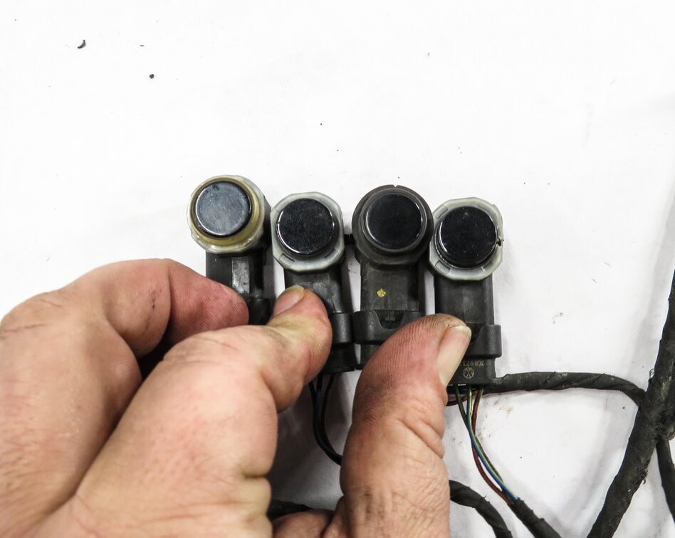 Thumbnail 3: 2012 AUDI A6 (C7) REAR PDC PARK DISTANCE SENSOR SET-4 w/ HARNESS (BLACK)