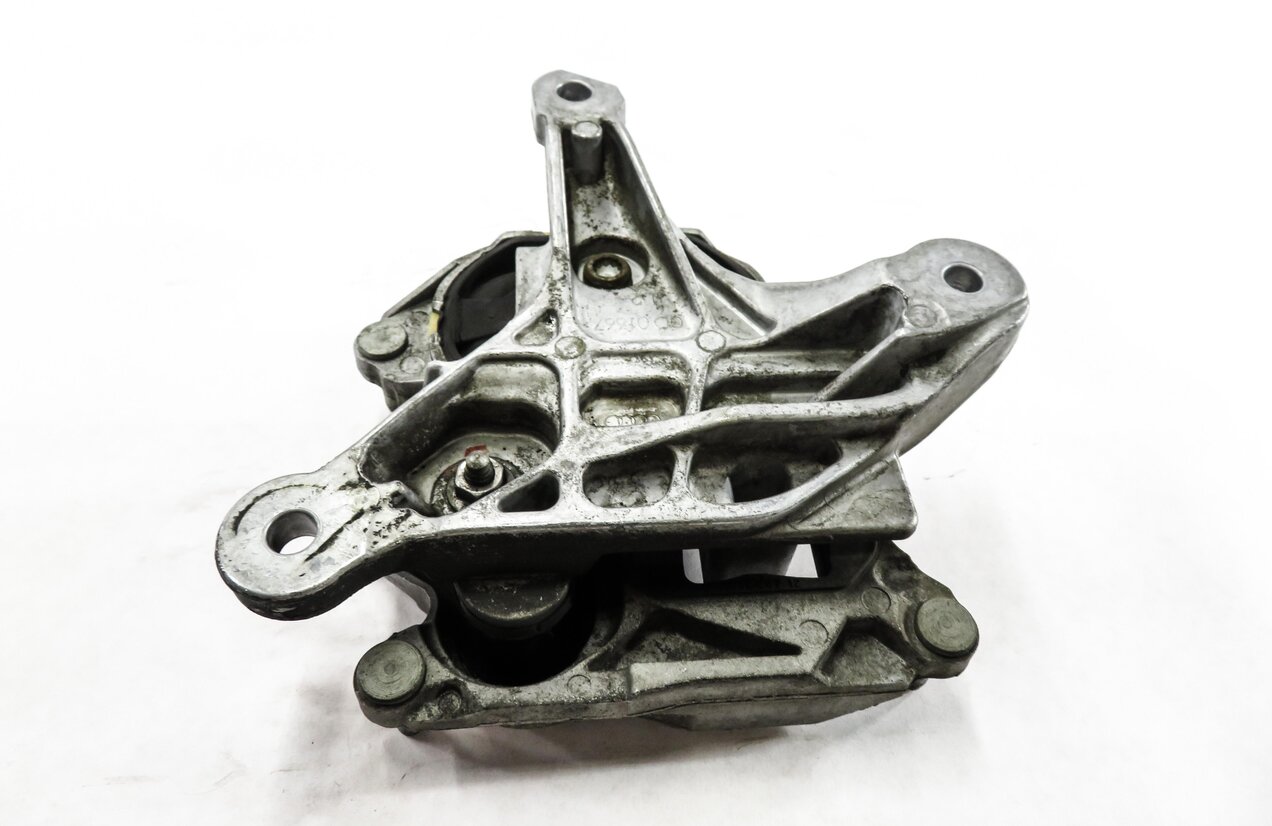 Thumbnail 4: 2012 AUDI A6 (C7) 3.0L CGXB SUPERCHARGED ENGINE- AWD TRANSMISSION MOUNT BRACKET