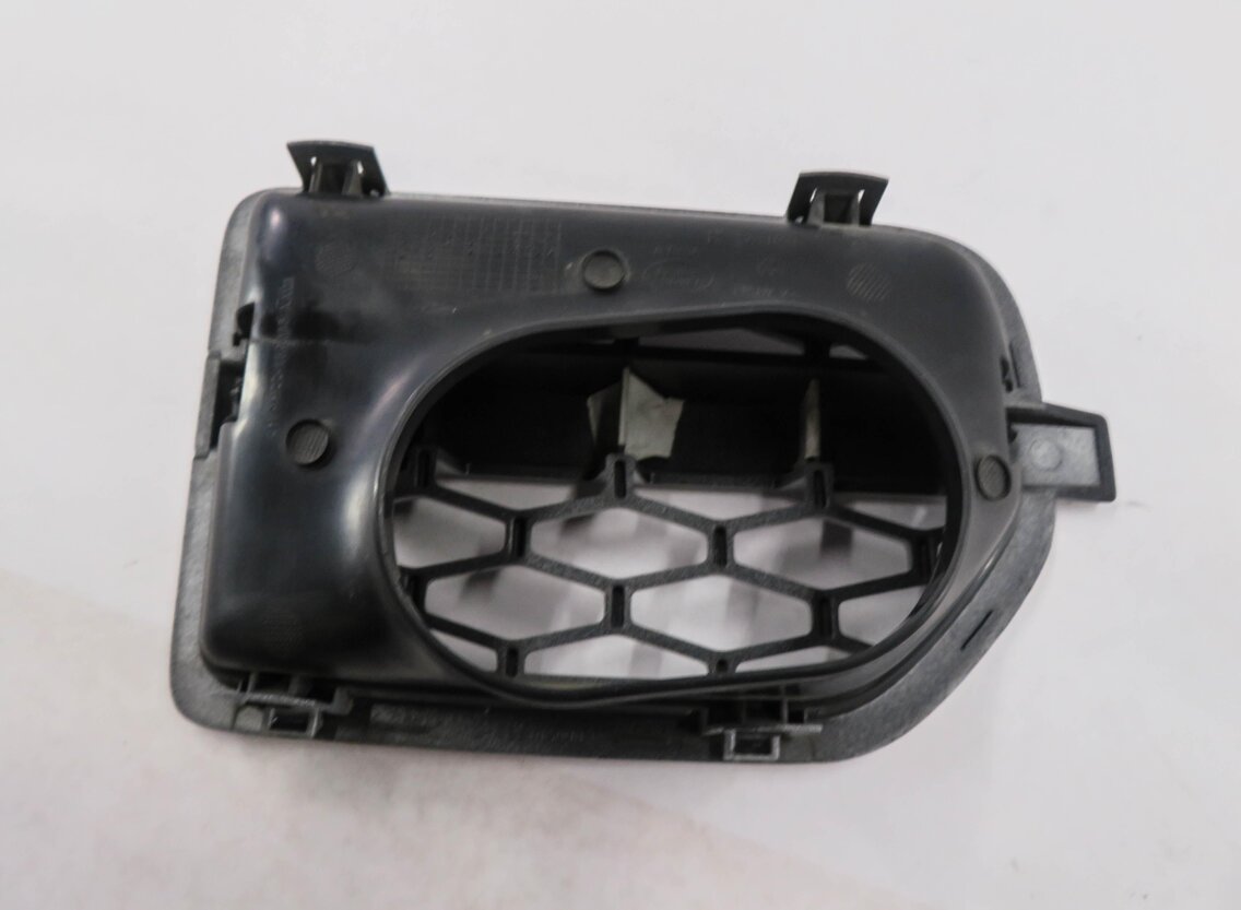 Thumbnail 4: 2013 LAND ROVER LR4- LEFT FRONT DRIVER FENDER AIR VENT GRILLE TRIM (SILVER)