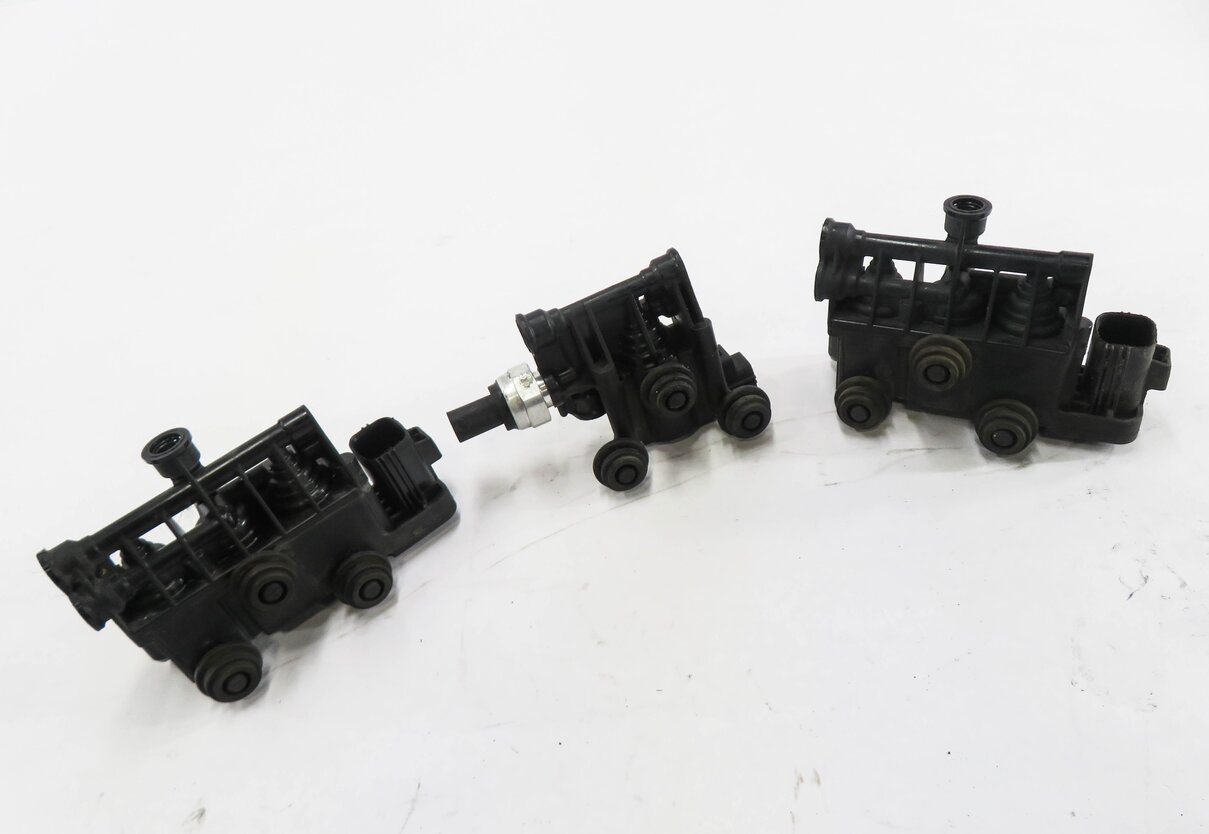 2013 LAND ROVER LR4 AIR SUSPENSION VALVE BLOCK SET