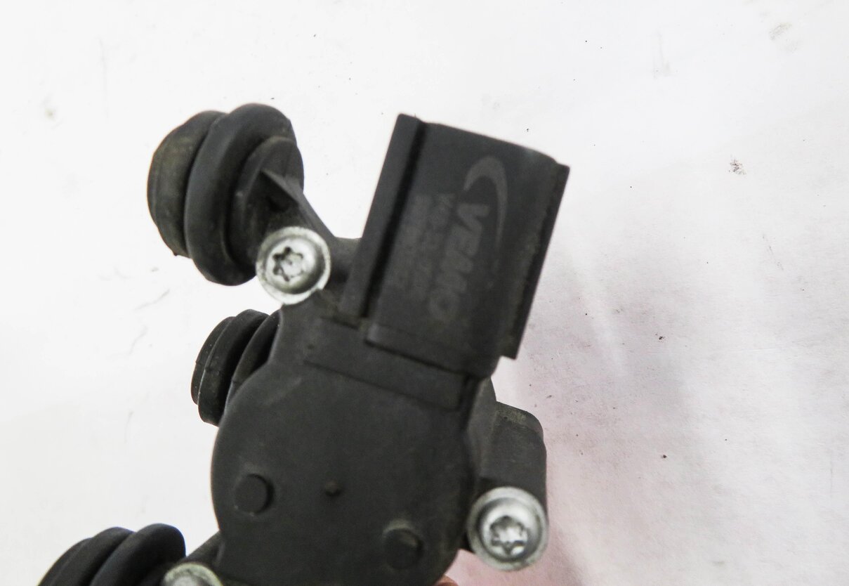 Thumbnail 5: 2013 LAND ROVER LR4 AIR SUSPENSION VALVE BLOCK SET