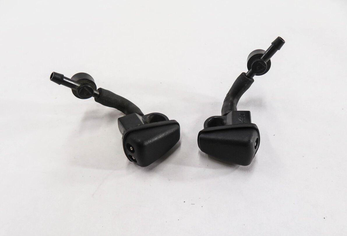 Thumbnail 2: 2013 LAND ROVER LR4 - WINDSHIELD WASHER SQUIRTER NOZZLE SET