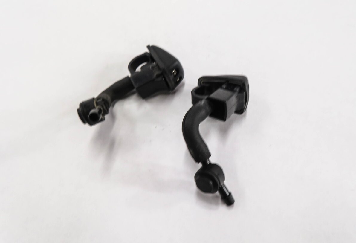 Thumbnail 3: 2013 LAND ROVER LR4 - WINDSHIELD WASHER SQUIRTER NOZZLE SET