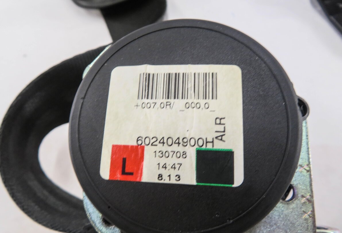Thumbnail 5: 2013 LAND ROVER LR4 REAR 2nd SECOND ROW LEFT SEATBELT BUCKLE RETRACTOR (BLACK)