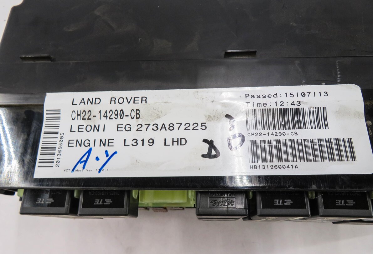Thumbnail 4: 2010-2013 LAND ROVER LR4 - 5.0L AJ133 V8 ENGINE FUSE BOX