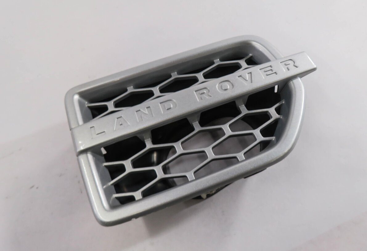 2013 LAND ROVER LR4 - RIGHT FRONT PASSENGER FENDER AIR VENT GRILLE TRIM (SILVER)