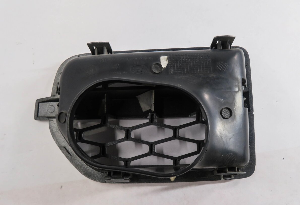 Thumbnail 4: 2013 LAND ROVER LR4 - RIGHT FRONT PASSENGER FENDER AIR VENT GRILLE TRIM (SILVER)