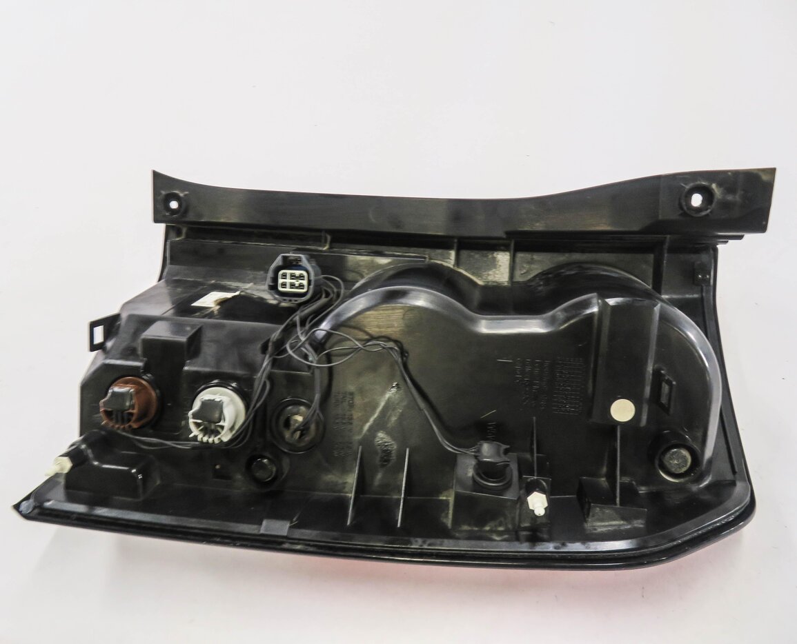 Thumbnail 5: 2010-2013 LAND ROVER LR4 - LEFT DRIVER QUARTER PANEL TAILLIGHT BRAKE LIGHT LAMP