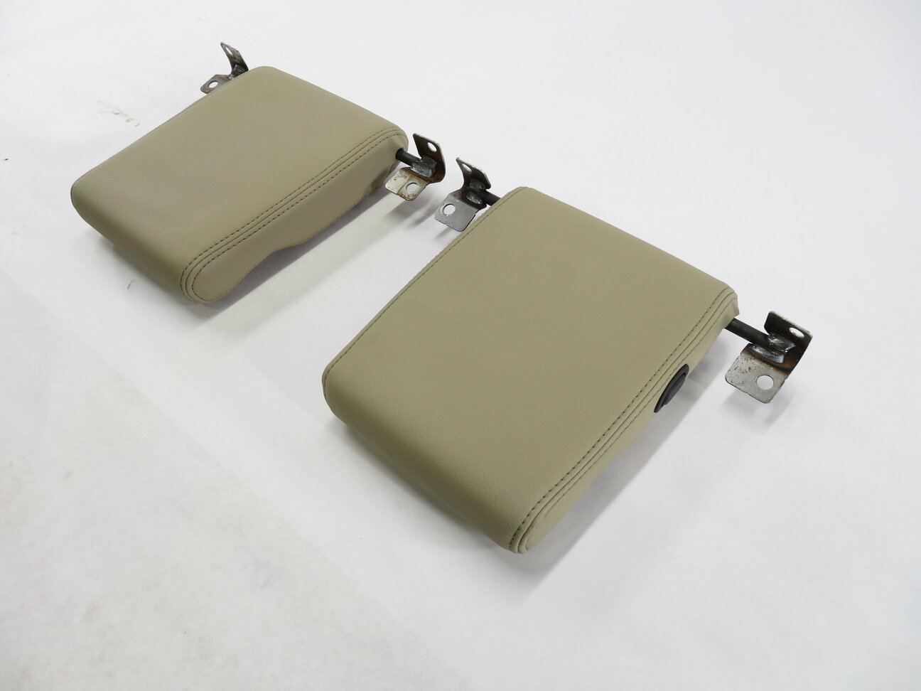 Thumbnail 2: 2013 LAND ROVER LR4- REAR 3rd THIRD ROW SEAT HEADREST SET (ALMOND)