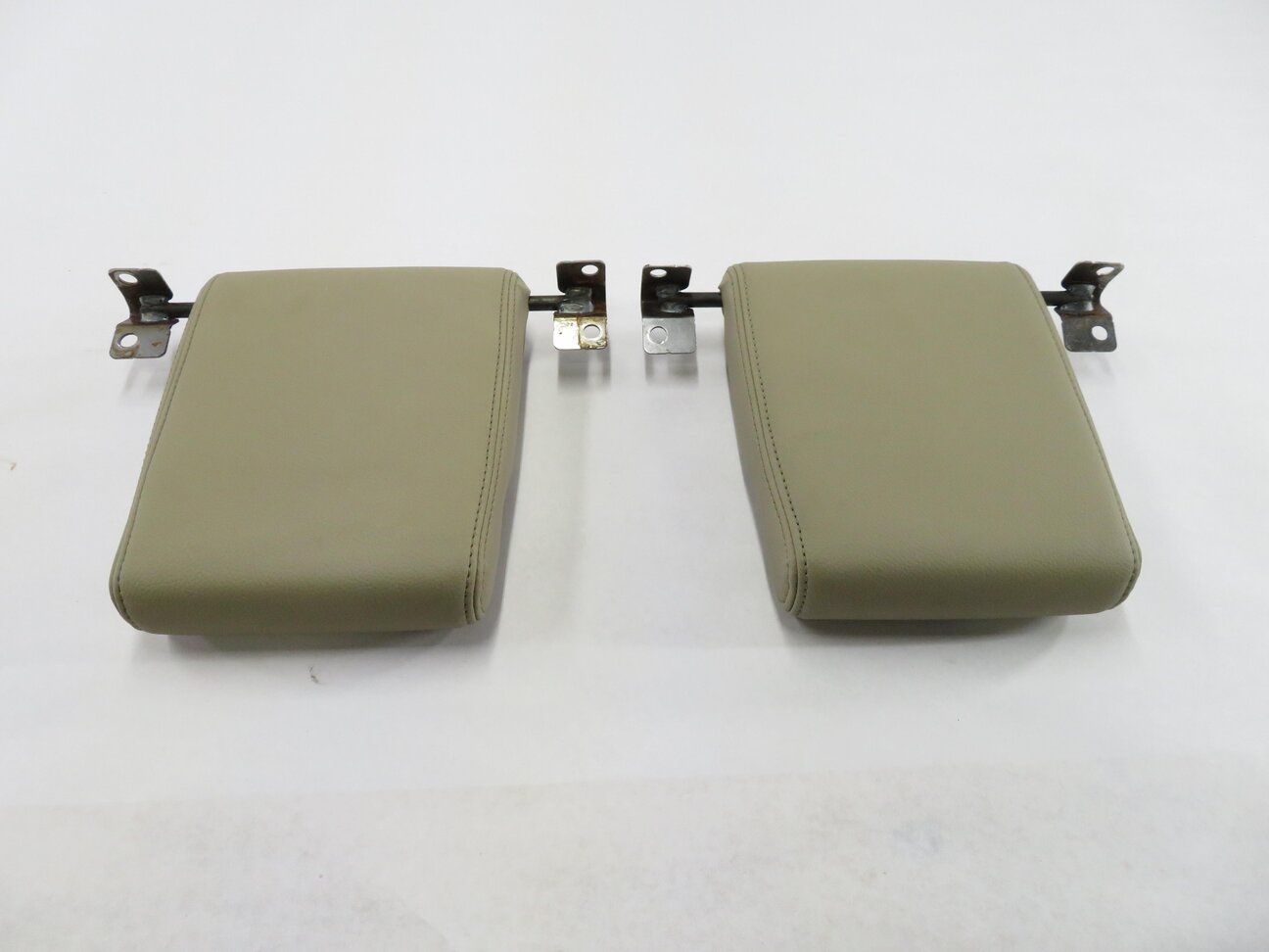 Thumbnail 3: 2013 LAND ROVER LR4- REAR 3rd THIRD ROW SEAT HEADREST SET (ALMOND)