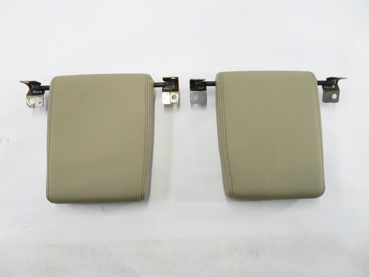 Thumbnail 4: 2013 LAND ROVER LR4- REAR 3rd THIRD ROW SEAT HEADREST SET (ALMOND)