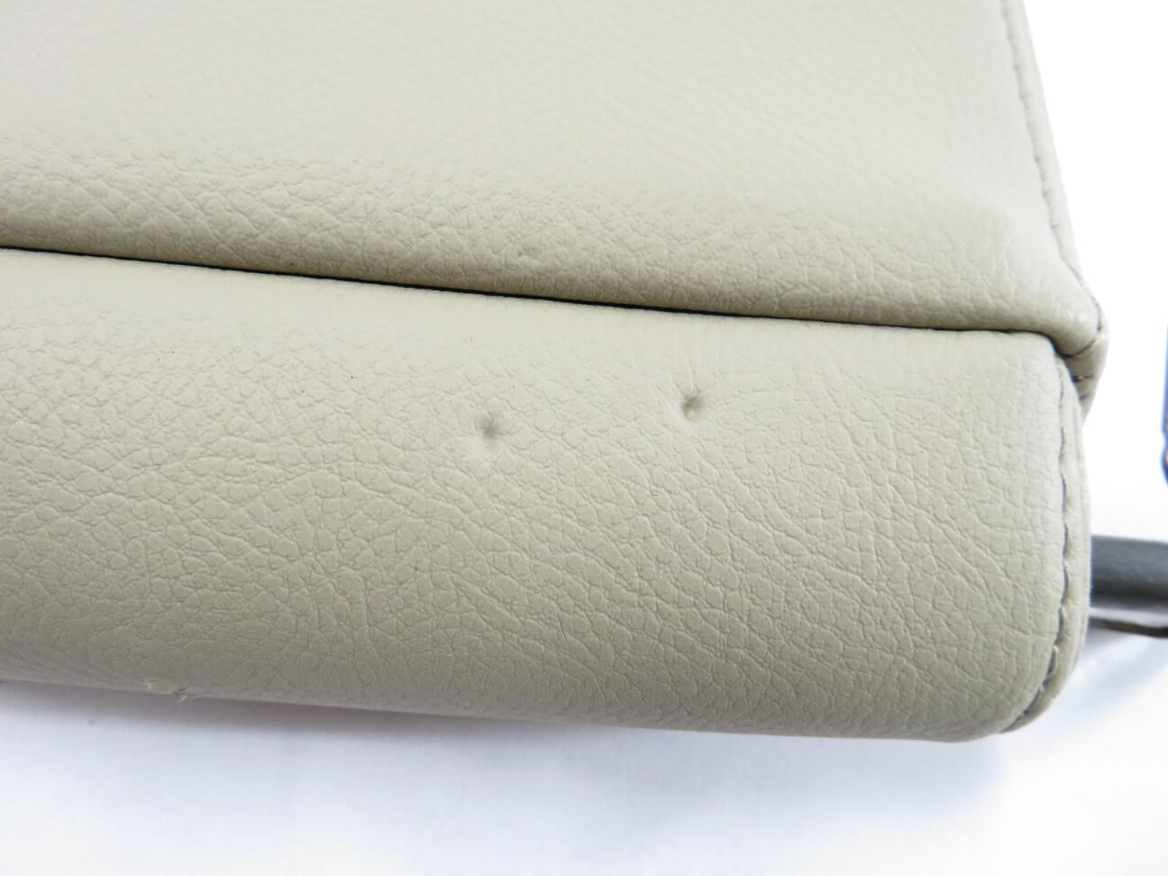 Thumbnail 6: 2013 LAND ROVER LR4- REAR 3rd THIRD ROW SEAT HEADREST SET (ALMOND)