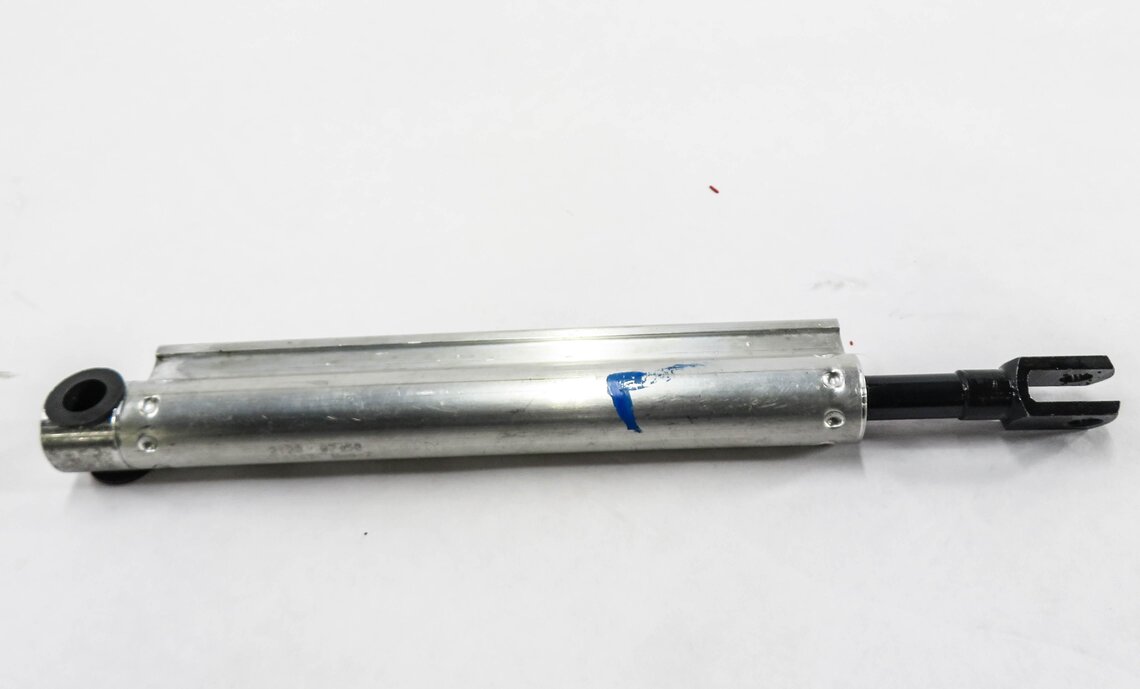 Thumbnail 2: 11-17 MERCEDES E350 E400 E550 (A207) LEFT CENTER CONVERTIBLE TOP HYDRAULIC RAM