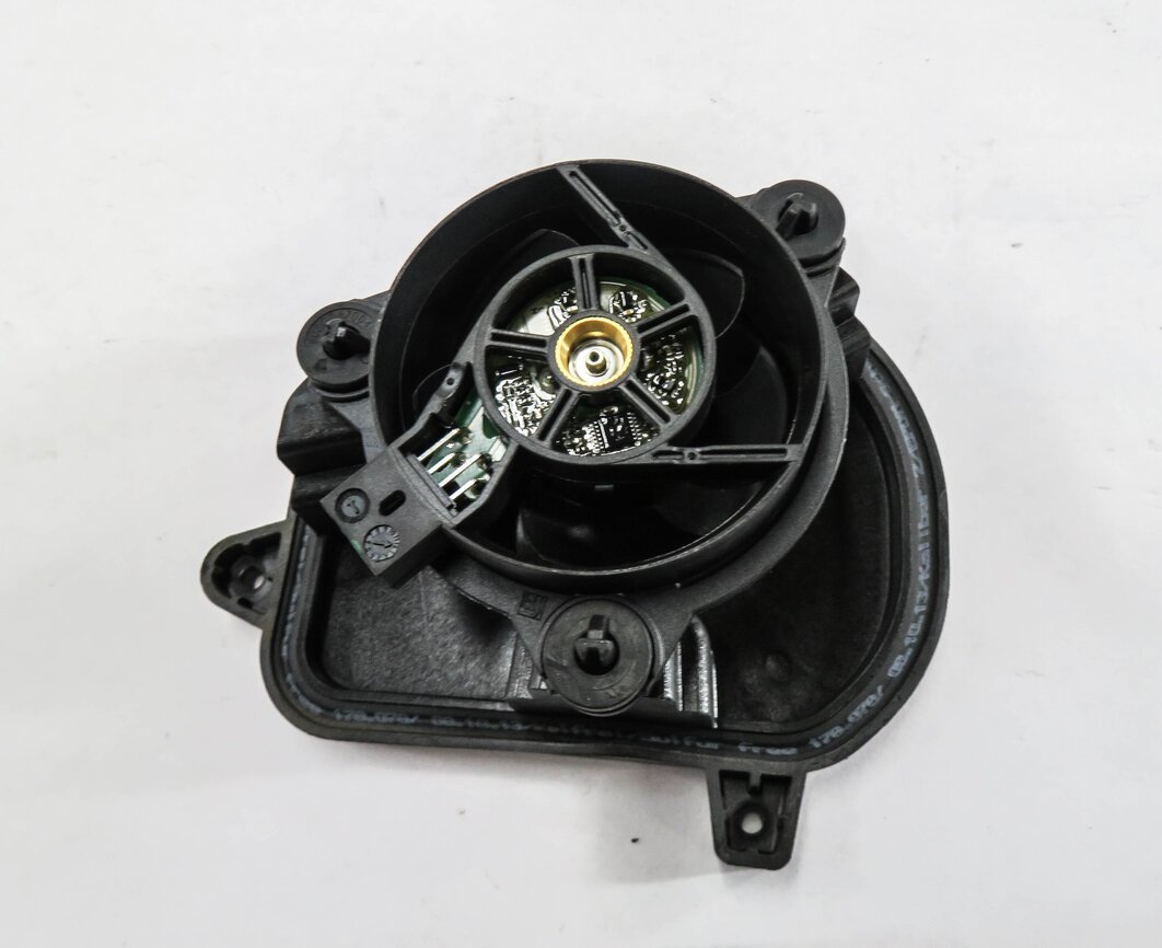 2014 MERCEDES E350 (A207) HEADLIGHT ACCESS COVER TRIM CAP